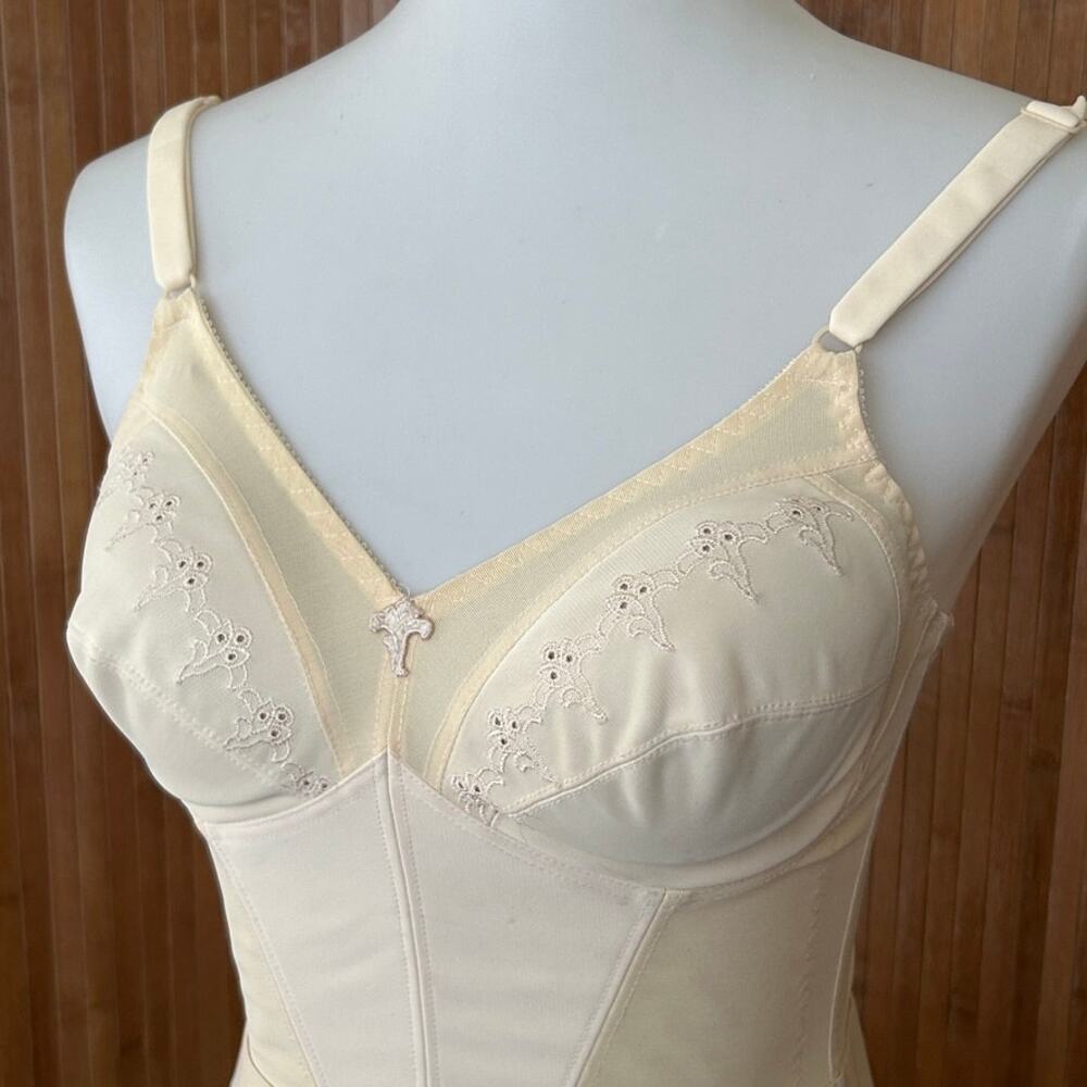 Vintage Bali Longline Bullet Bra Mid Century Floral Embroidered 34B
